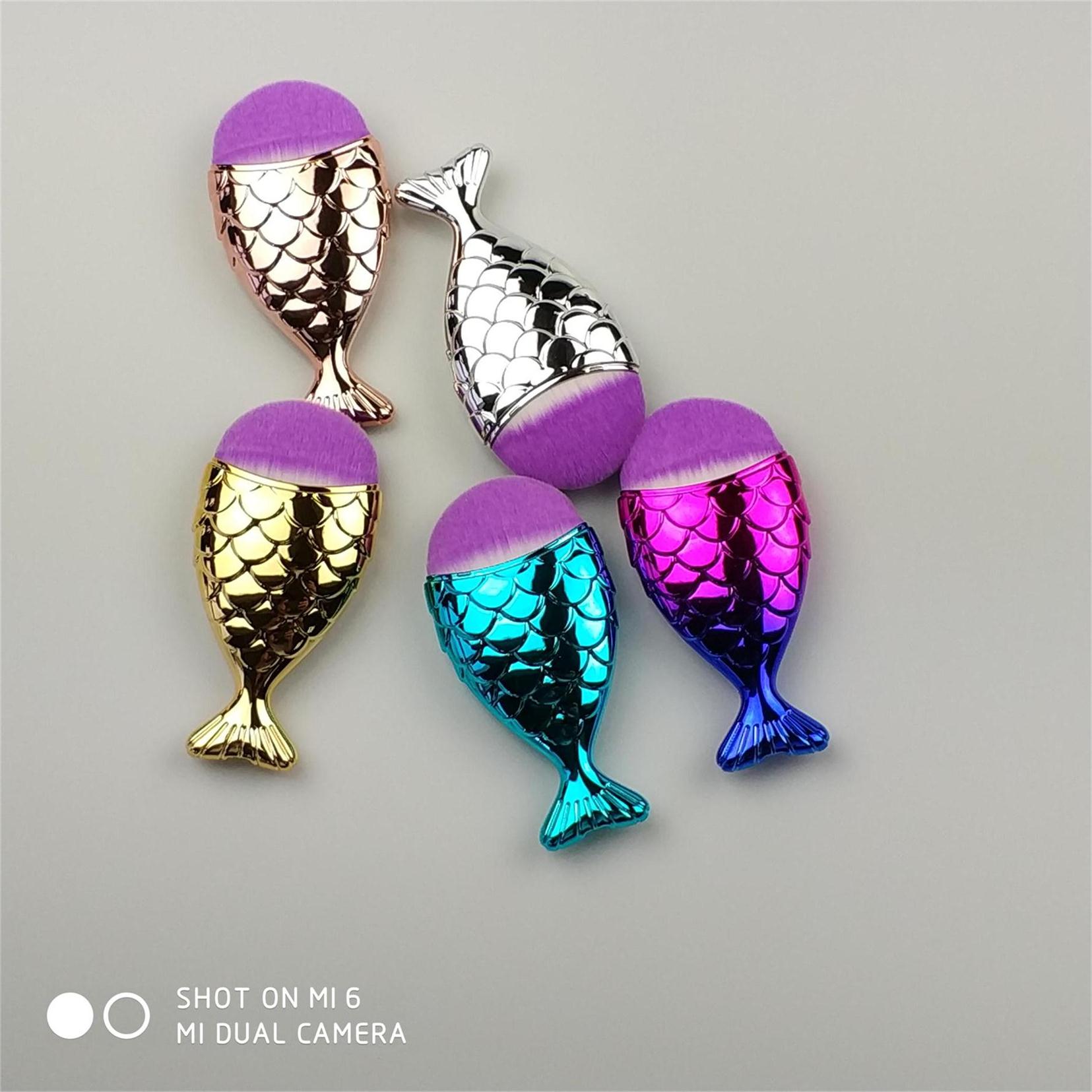 2017新品熱賣(mài)廠(chǎng)家直銷(xiāo) 美人魚(yú)刷小魚(yú)形、魚(yú)鱗化妝刷 化妝用具